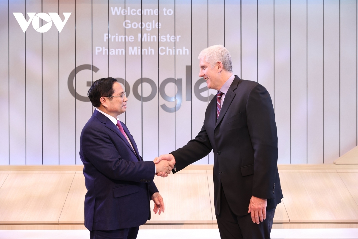 vietnamese government leader visits intel, apple and google picture 3