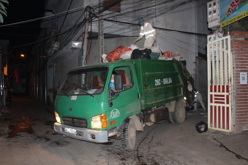 "Cây chổi vàng" tận tâm với nghề