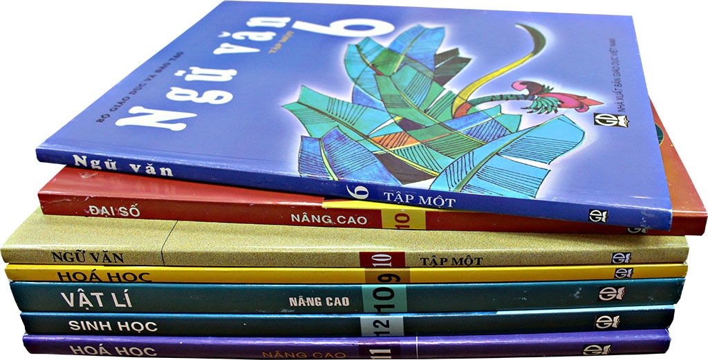 Vì sao học sinh phải mua sách giá bìa, phần trăm chiết khấu đi đâu?