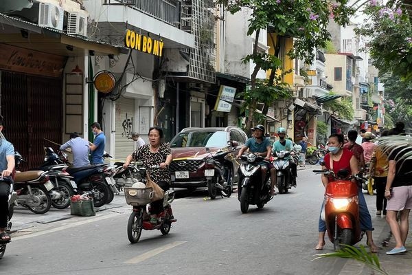 Điều tra vụ ẩu đả, dùng vật nghi là súng dọa bắn người ở phố cổ Hà Nội