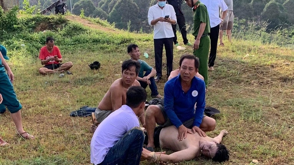 lat thuyen tren ho Da ton Dong nai , hai nguoi mat tich hinh anh 1