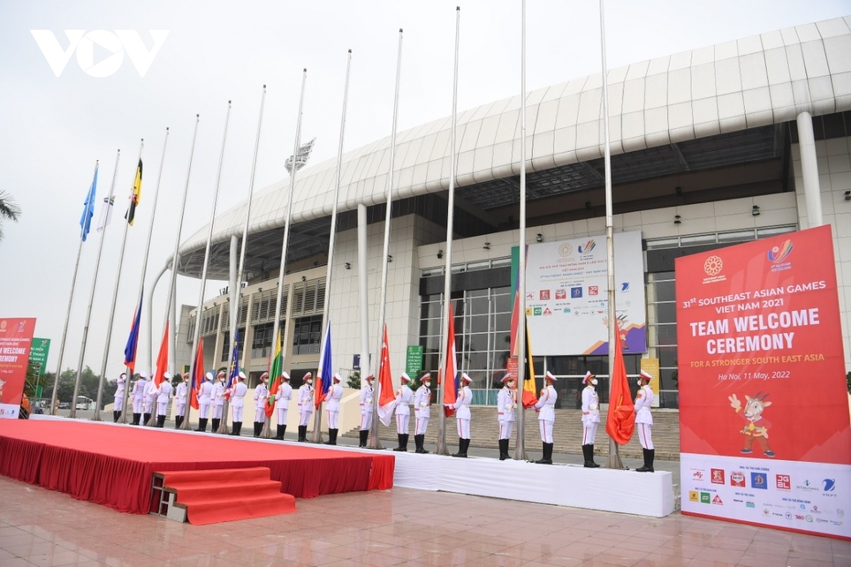 sea games 31 flag-hoisting ceremony solemnly held in hanoi picture 1