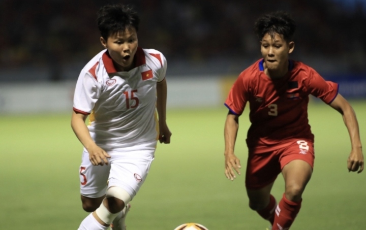 Vietnamese women's football team cruise to the Semi-finals of the SEA games 31 after overwhleming Cambodians 7-0 on May 13.