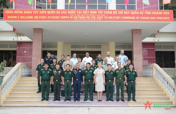 foreign military attaches visit military command of khanh hoa province picture 1