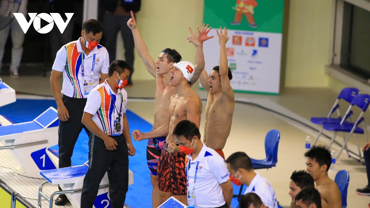 local swimmers set record in men s freestyle relay event at sea games 31 picture 7 local swimmers set record in men s freestyle relay event at sea games 31 picture 7