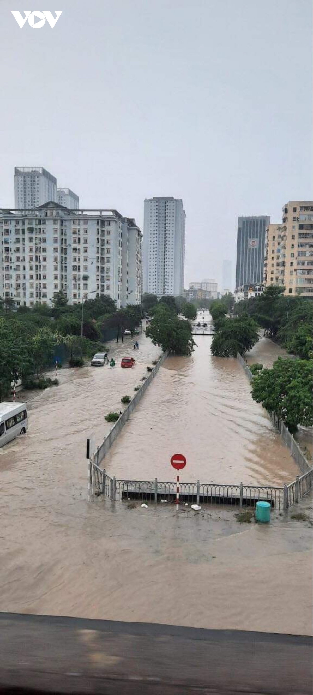 Pouring rain turns Mac Thai To road in Cau Giay district into a river.