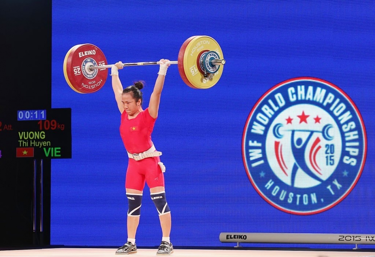 vn weightlifters target two golds at sea games 31 picture 1