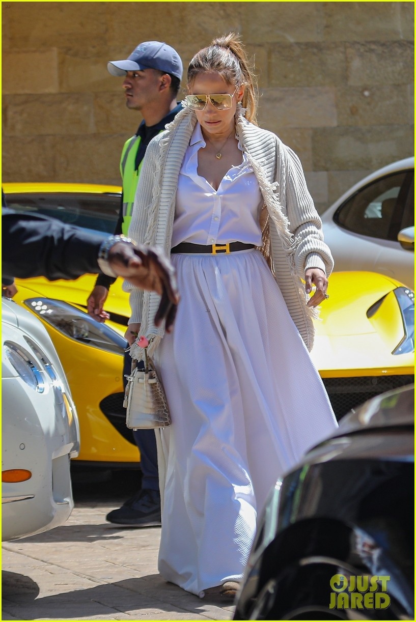 jennifer lopez dien dam goi cam di an trua cung cac con o california hinh anh 4