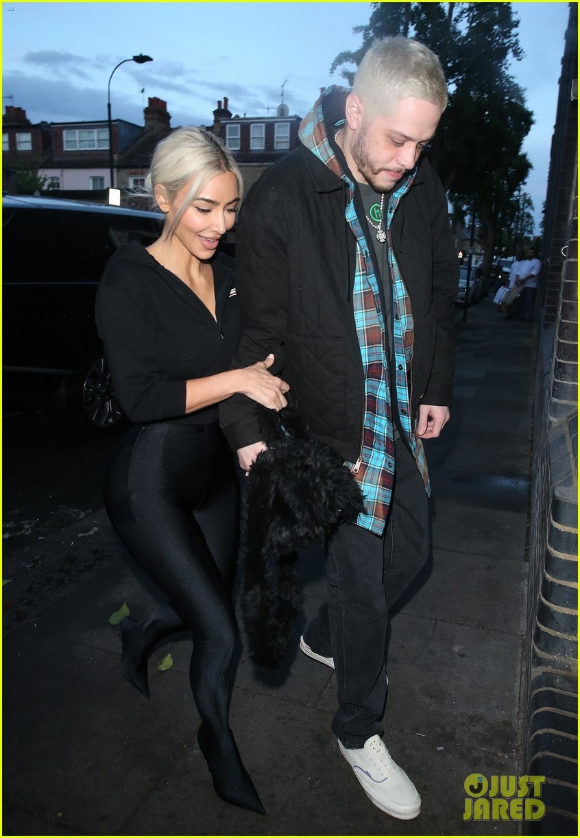 kim kardashian gây sốc khi tái xuất với vẻ ngoài gầy gò bên bạn trai hình ảnh 4 kim kardashian gay soc khi tai xuat voi ve ngoai gay go ben ban trai hinh anh 4