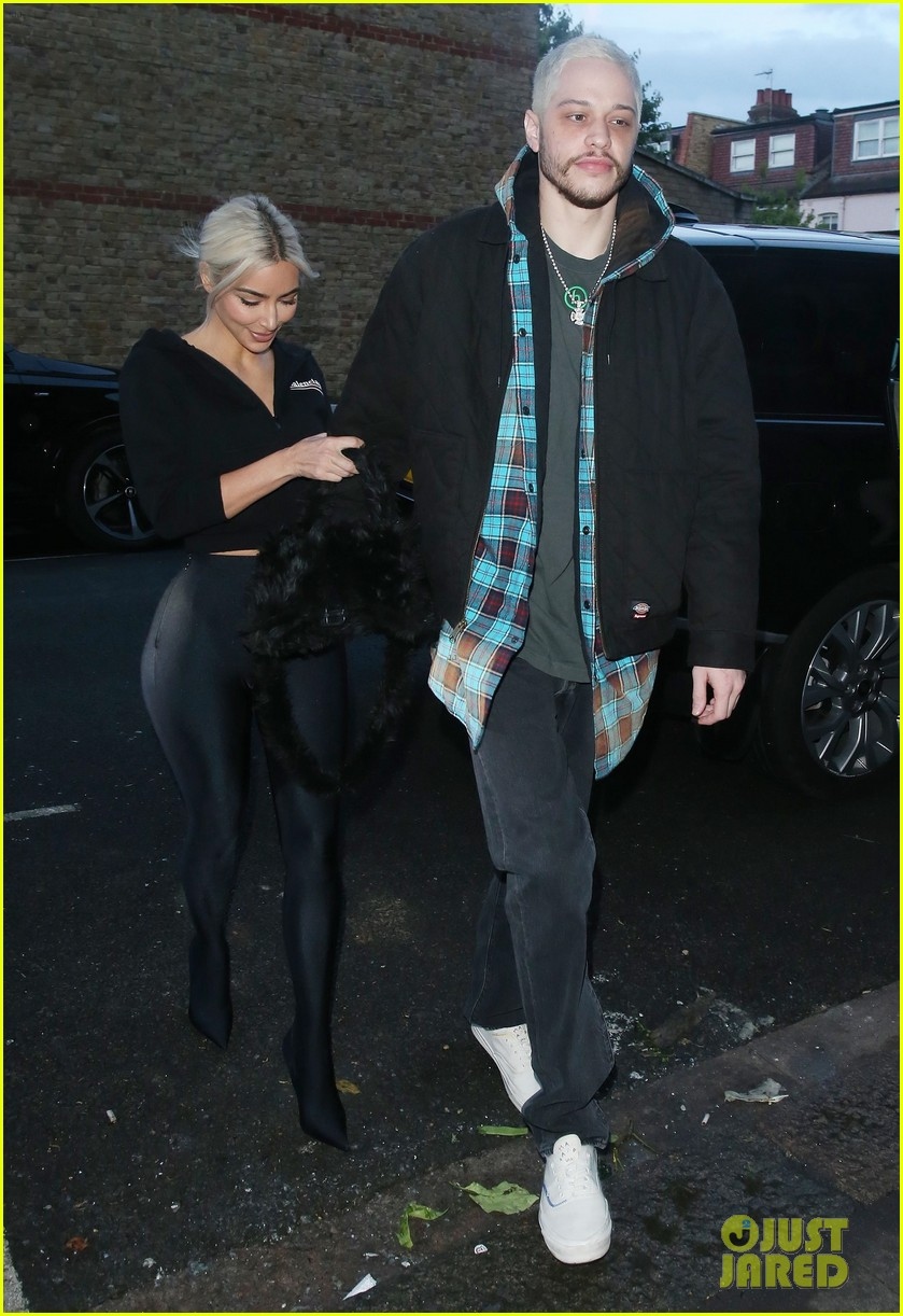 kim kardashian gây sốc khi tái xuất với vẻ ngoài gầy gò bên bạn trai hình ảnh 5 kim kardashian gay soc khi tai xuat voi ve ngoai gay go ben ban trai hinh anh 5