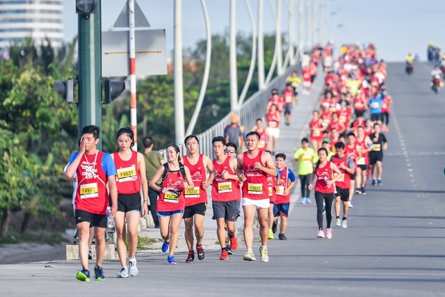 cac vDv marathon phong trao dong hanh cung sea games 31 hinh anh 1