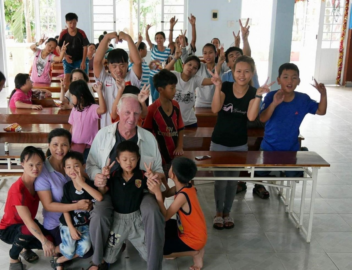 us war veteran lends wholehearted support to vietnamese dioxin victims picture 1