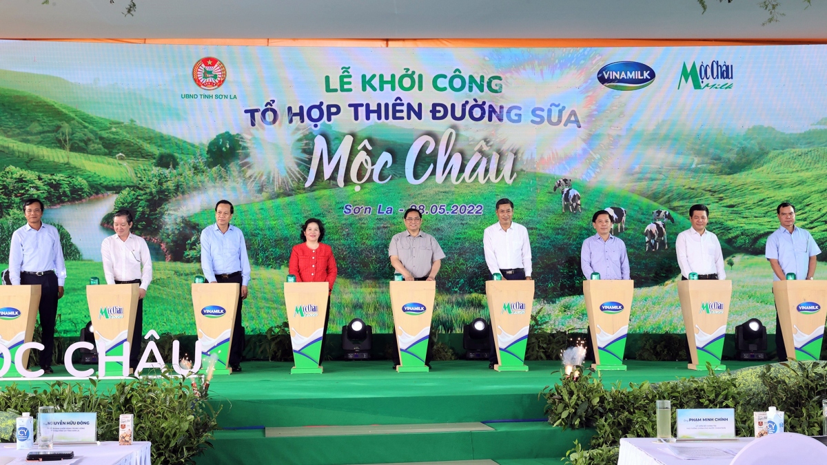 moc chau milk va vinamilk ra mat va khoi cong du an to hop thien duong sua hinh anh 1