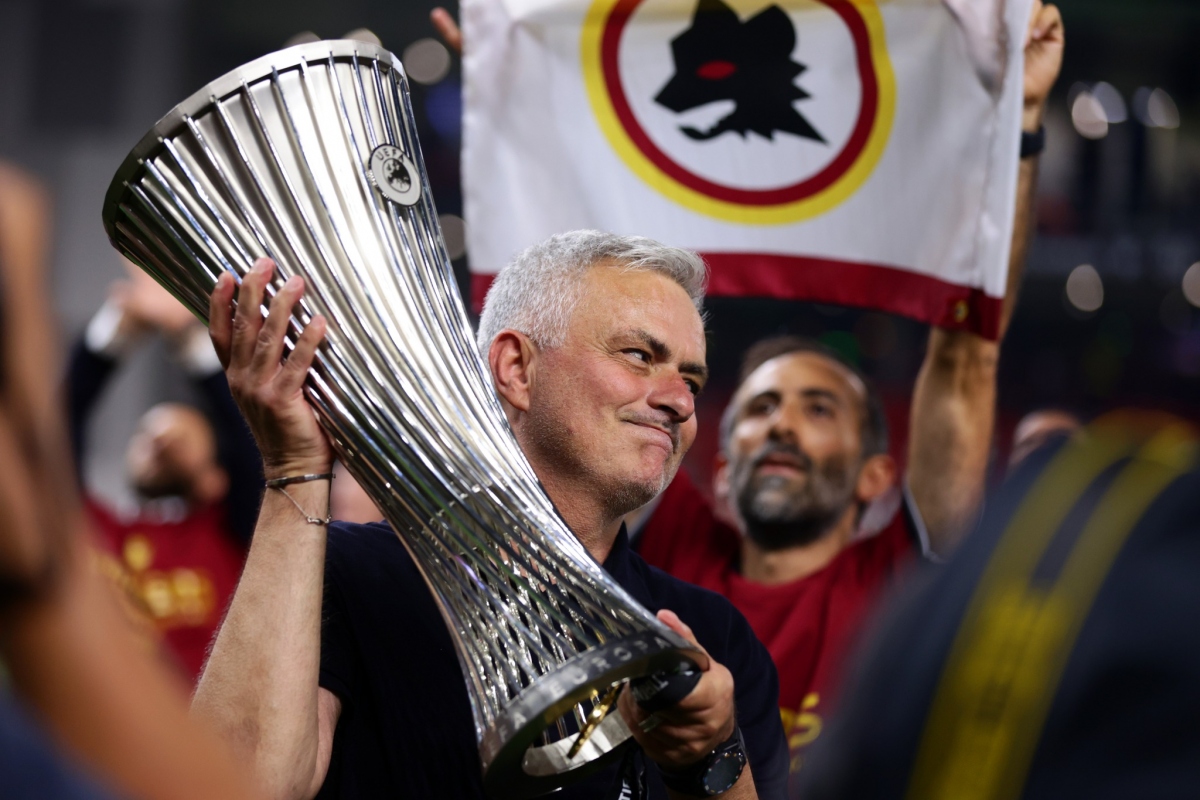Trước khi cùng AS Roma vô địch Conference League 2021/2022, Jose Mourinho đã cùng Porto vô địch UEFA Cup 2002/2003 và Champions League 2003/2004, cùng Inter Milan vô địch Champions League 2009/2010 và cùng MU vô địch Europa League 2016/2017.