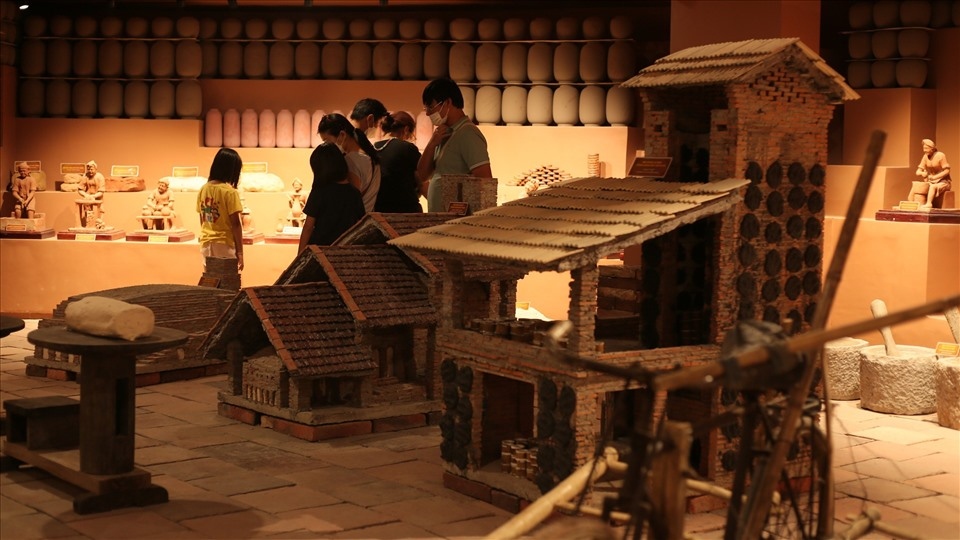 unique ceramics museum in hanoi attracts visitors picture 8