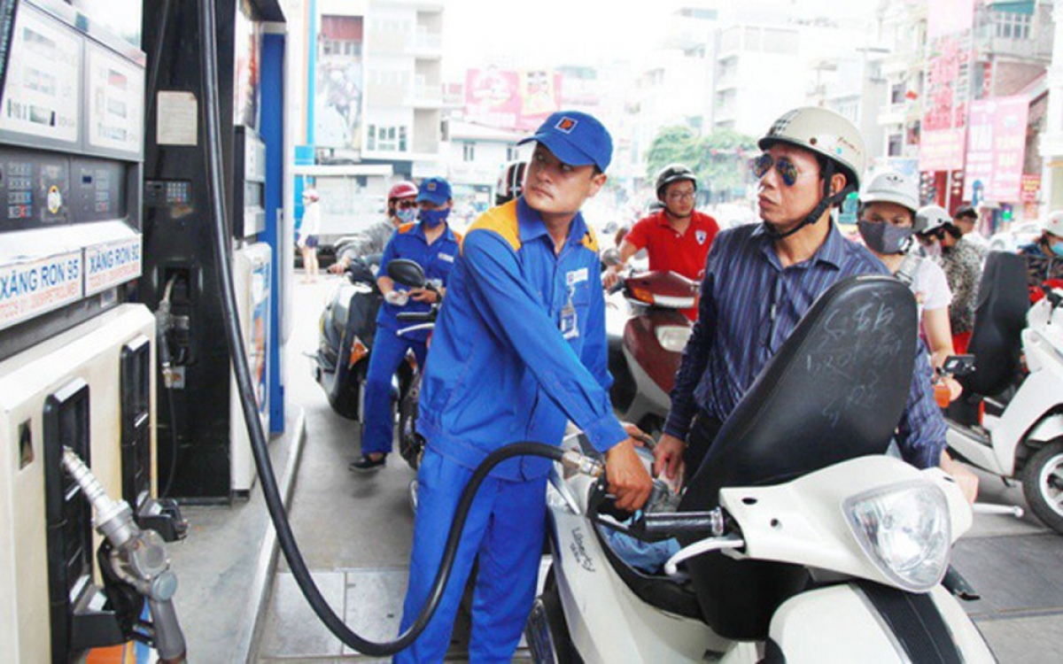 Retail petrol prices are expected to go up to nearly VND32,000 per litre on June 1, bringing to bear more pressure on inflation control efforts