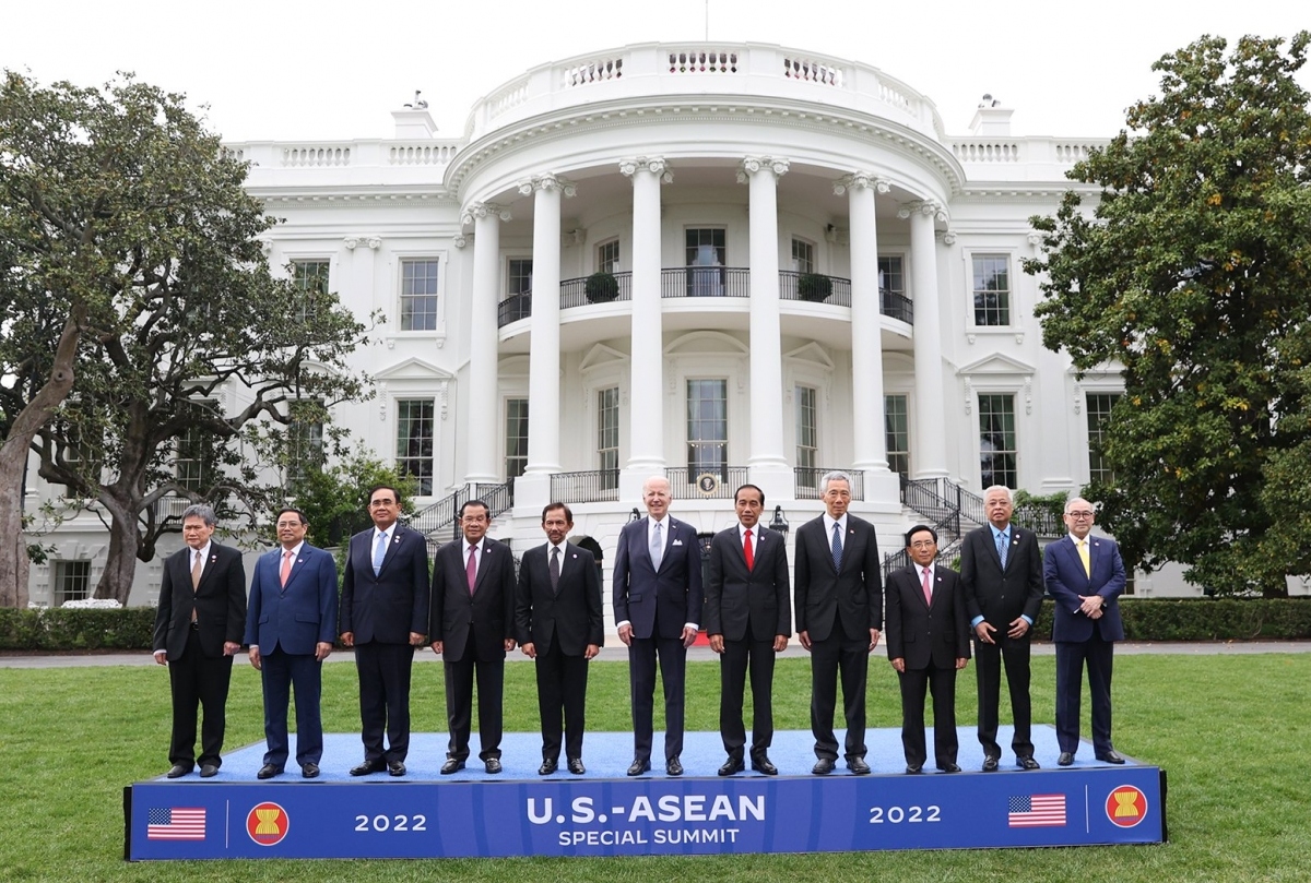 Southeast Asian leaders who participate in the special summit come together to pose for a group photo.