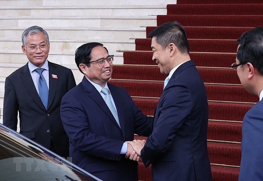 PM Chinh bids farewell to Speaker Chuan-Jin.