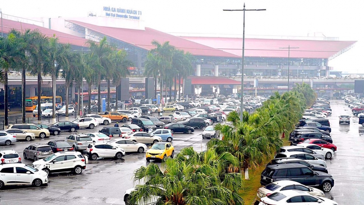 san bay noi bai, tan son nhat dong nghet tho trong ngay cuoi ky nghi le 30 4 hinh anh 2