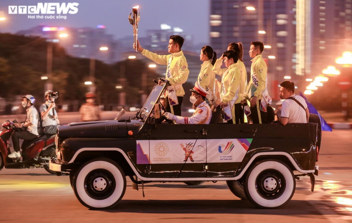 sea games 31 torch relay held in hanoi picture 10