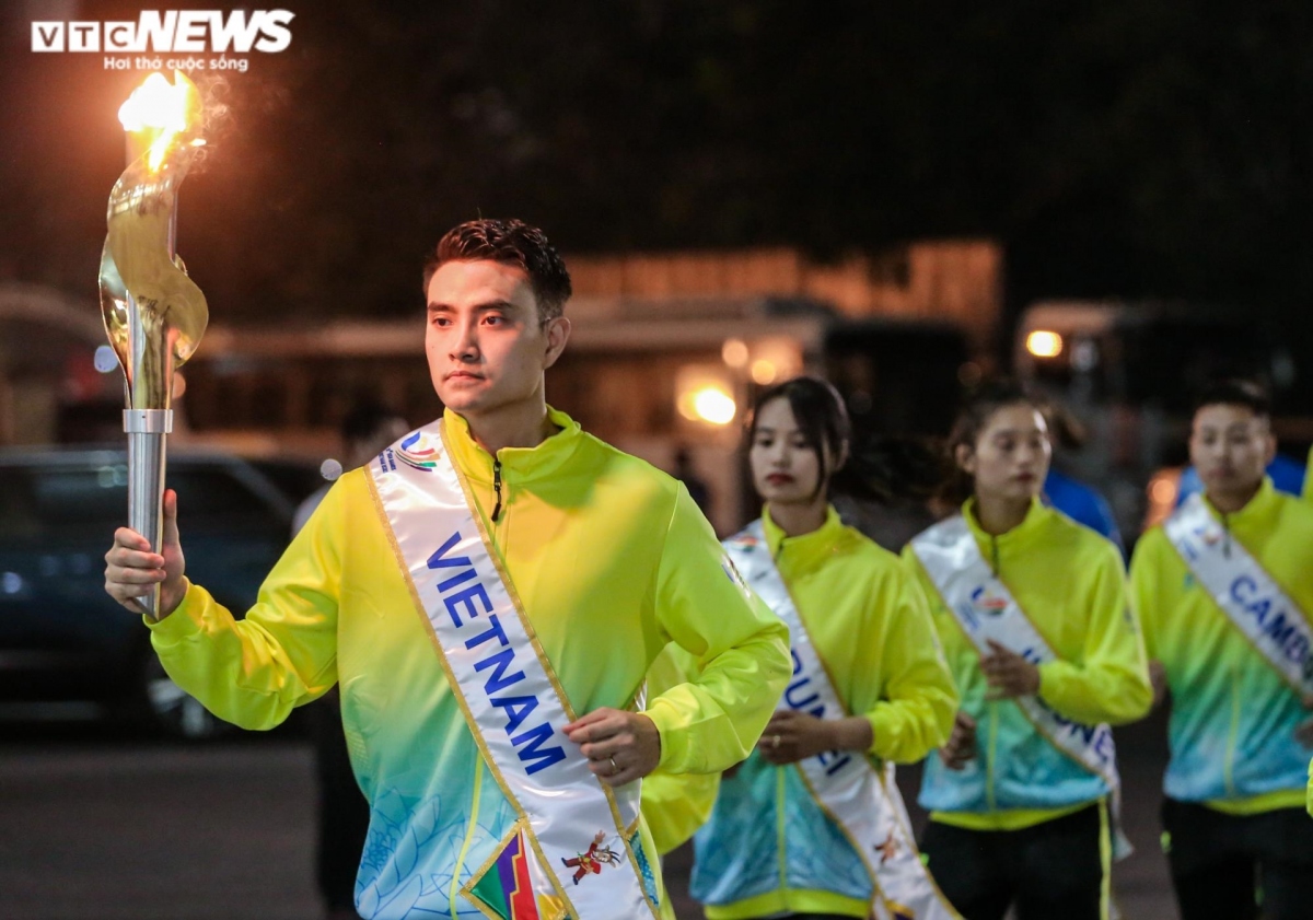 sea games 31 torch relay held in hanoi picture 11