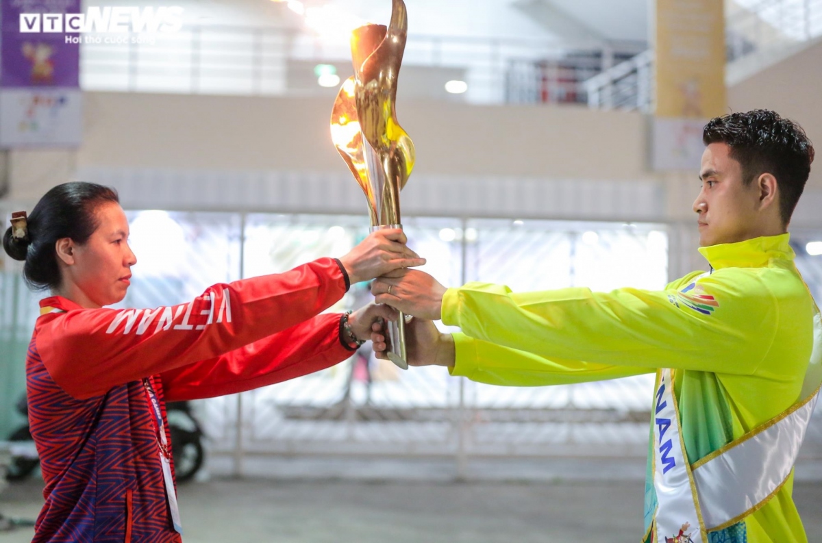 sea games 31 torch relay held in hanoi picture 12