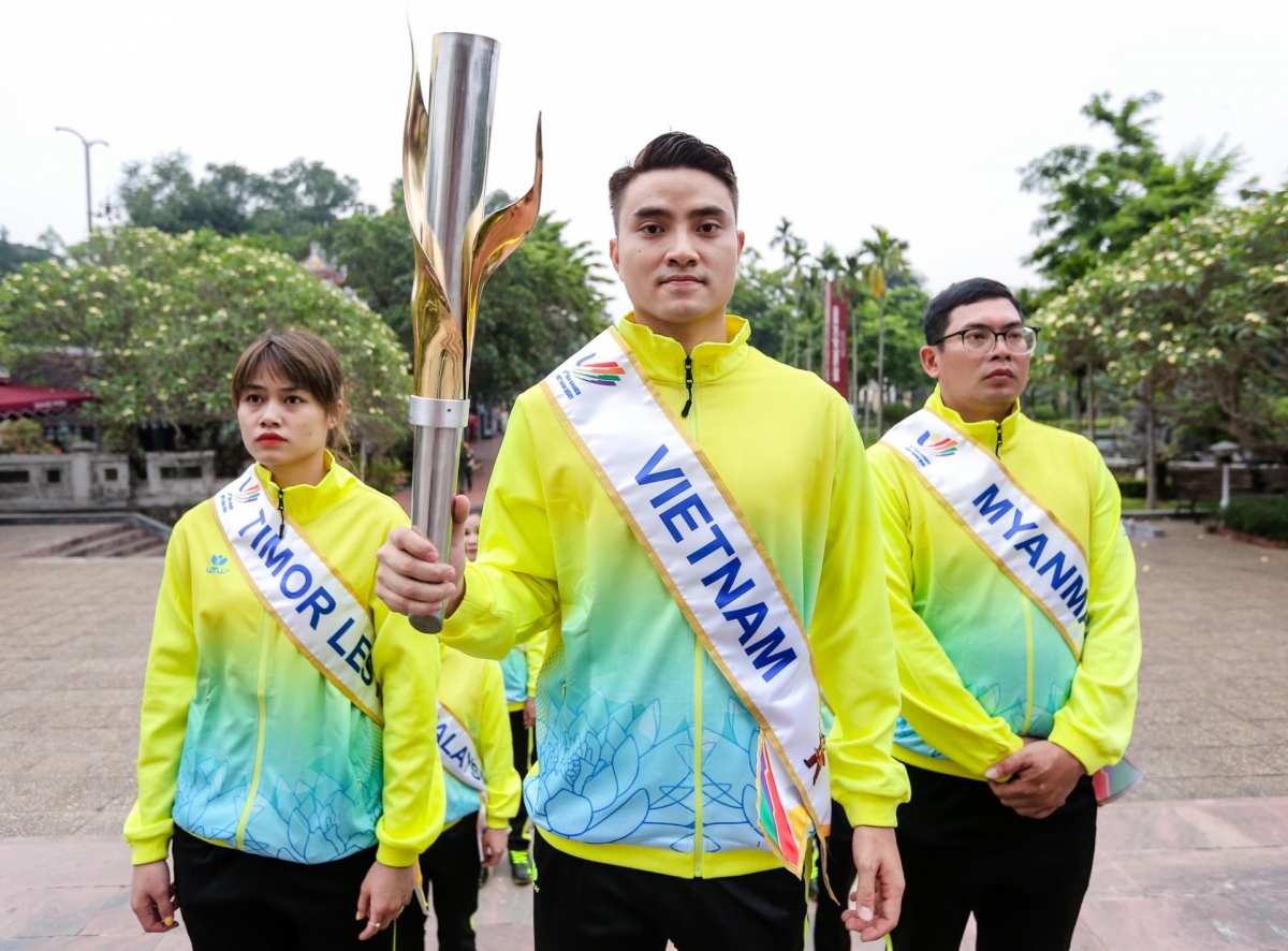 sea games 31 torch relay held in hanoi picture 5