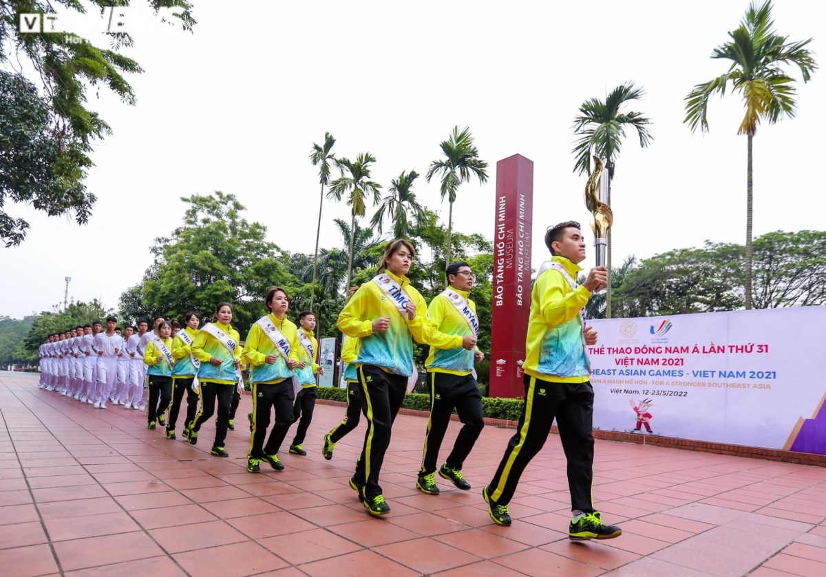 sea games 31 torch relay held in hanoi picture 6