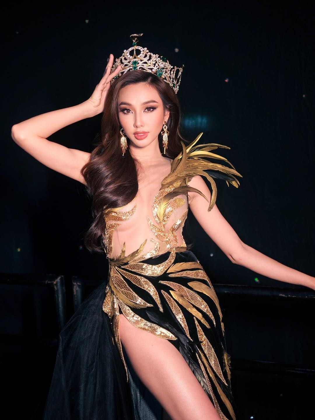 thuy tien dien dam long vu xuyen thau, khoe nhan sac dinh cao o miss grand thailand 2022 hinh anh 3