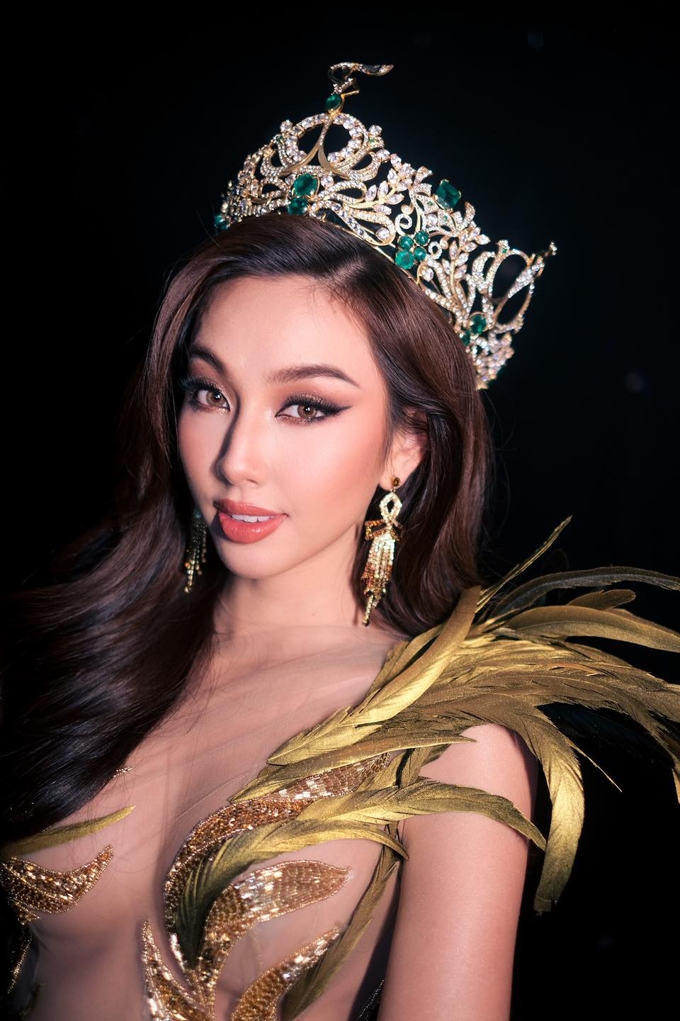 thuy tien dien dam long vu xuyen thau, khoe nhan sac dinh cao o miss grand thailand 2022 hinh anh 4