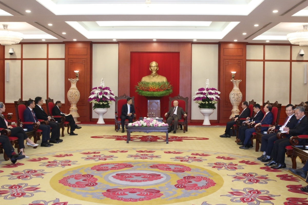 party leader hosts speaker of singaporean parliament picture 2