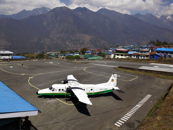 Máy bay chở khách Nepal mất tích: Người dân phát hiện đám cháy - Ảnh 1.