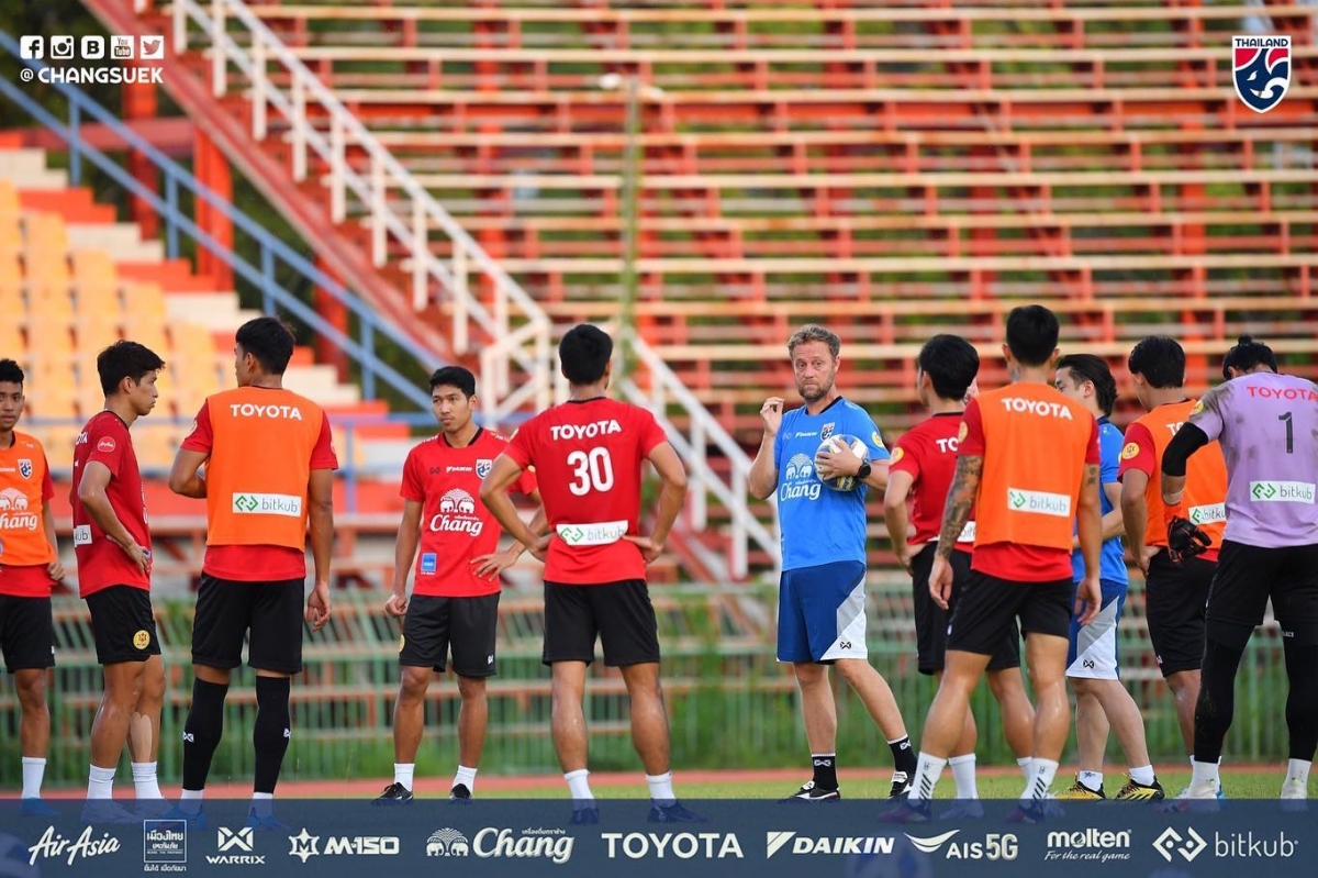 ĐT Thái Lan tập luyện trước vòng loại thứ 3 Asian Cup 2022. (Ảnh: Changsuek). 
