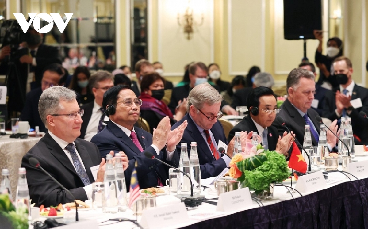 Các nhà lãnh đạo ASEAN khẳng định ASEAN có tiềm năng hợp tác to lớn, coi trọng hợp tác với Chính phủ và cộng đồng doanh nghiệp Hoa Kỳ, cam kết tạo môi trường lành mạnh và điều kiện thuận lợi cho doanh nghiệp Hoa Kỳ phát triển và mở rộng đầu tư, nhất là hợp tác khôi phục kinh tế sau đại dịch; thúc đẩy lợi ích song trùng, thúc đẩy quan hệ kinh tế ASEAN-Hoa Kỳ sâu sắc trên mọi lĩnh vực. 
