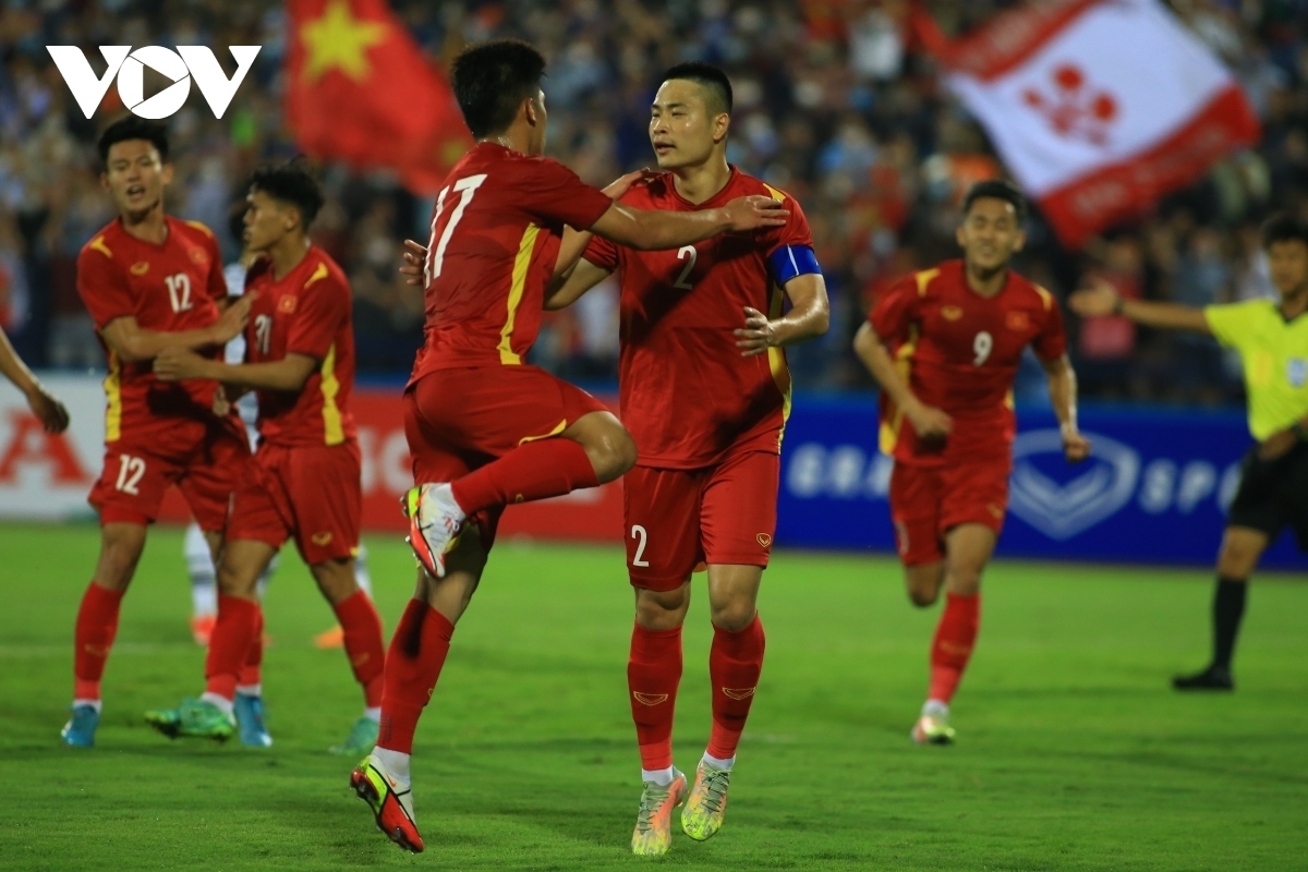 vietnam, thailand tipped to win football event at sea games picture 1