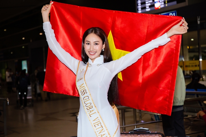 Hong Trang departs for Miss Global International 2022
