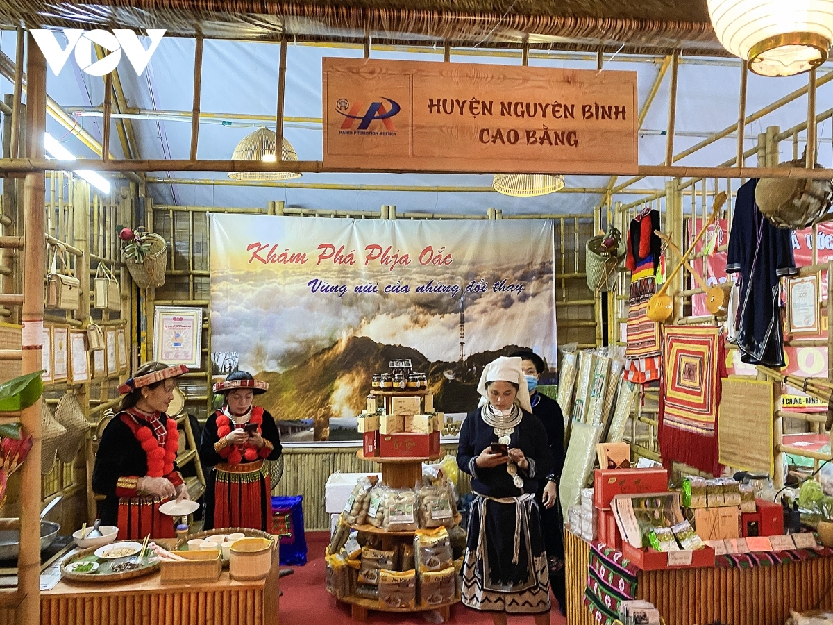 The event also sees the participation of a variety of tourism products from other northern provinces such as Dien Bien and Cao Bang.