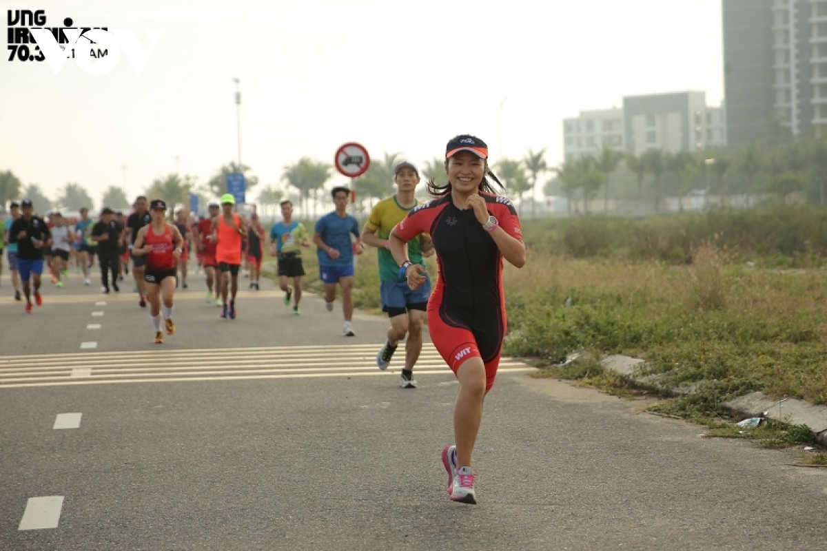 Over 2,500 athletes participate in IRONMAN 70.3 Vietnam triathlon