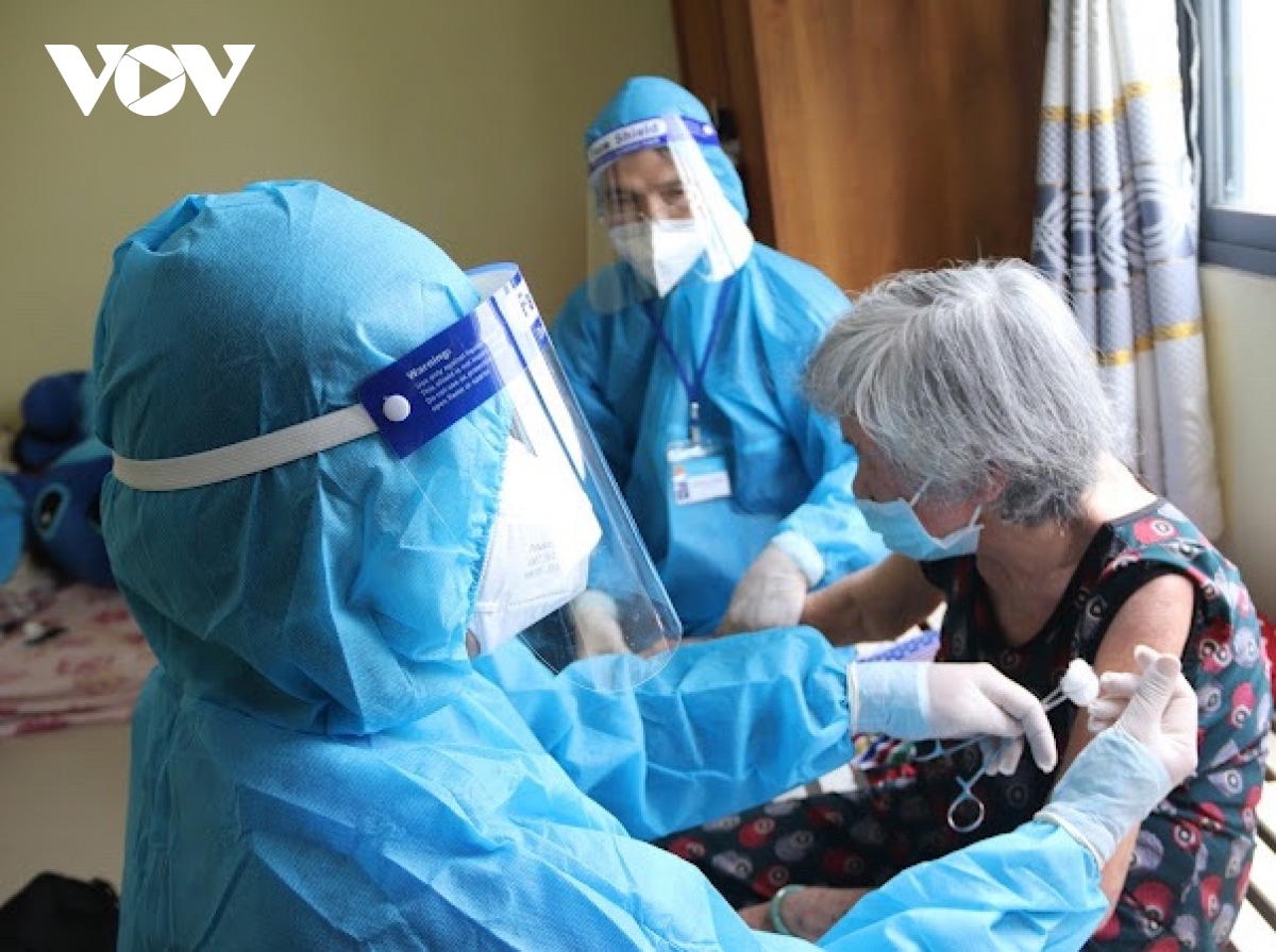 The fourth COVID-19 vaccine shot will mostly be administered to elderly and high-risk populations.
