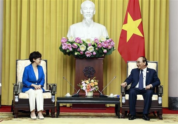 state leader receives representatives of rok people in vietnam picture 1