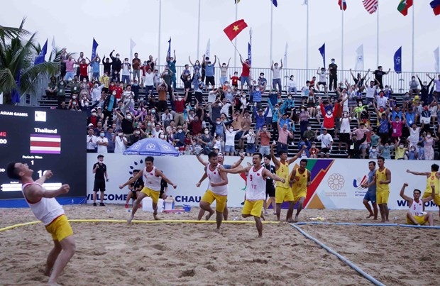 vietnam win third beach handball match at sea games 31 picture 1