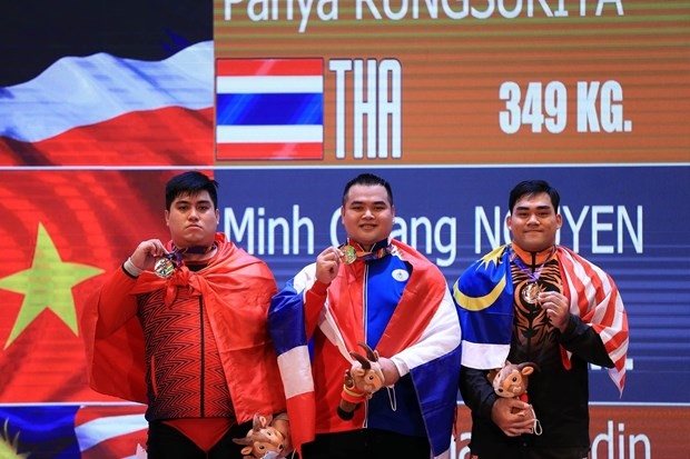 vietnamese weightlifters set six new records at sea games 31 picture 1