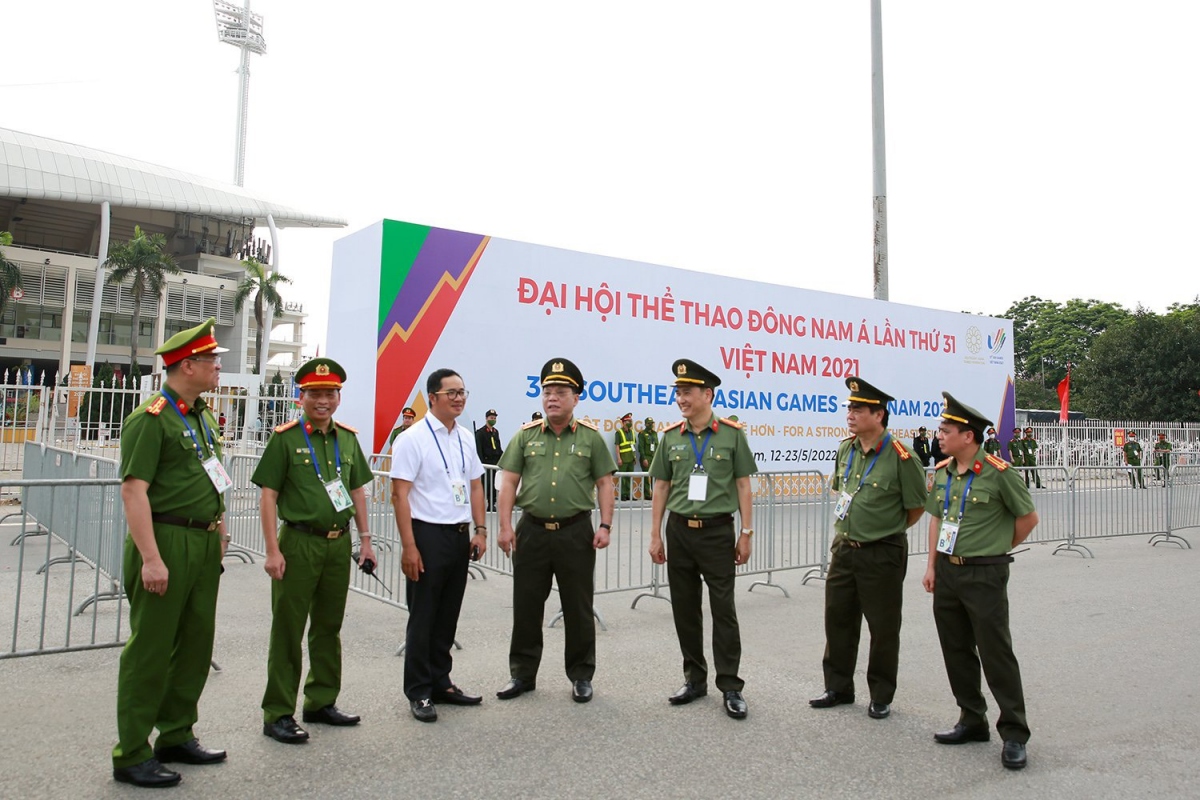 Đoàn công tác kiểm tra việc đảm bảo an ninh, an toàn tại sân vận động Mỹ Đình.