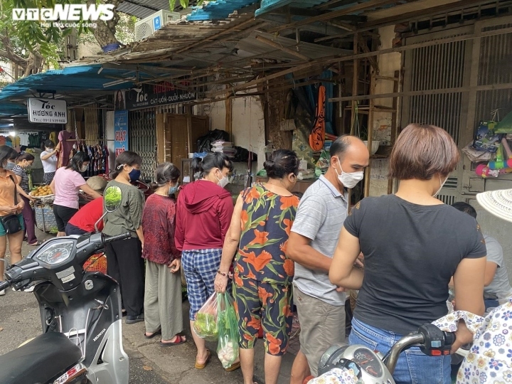 hanoi market bustling ahead of doan ngo festival picture 5