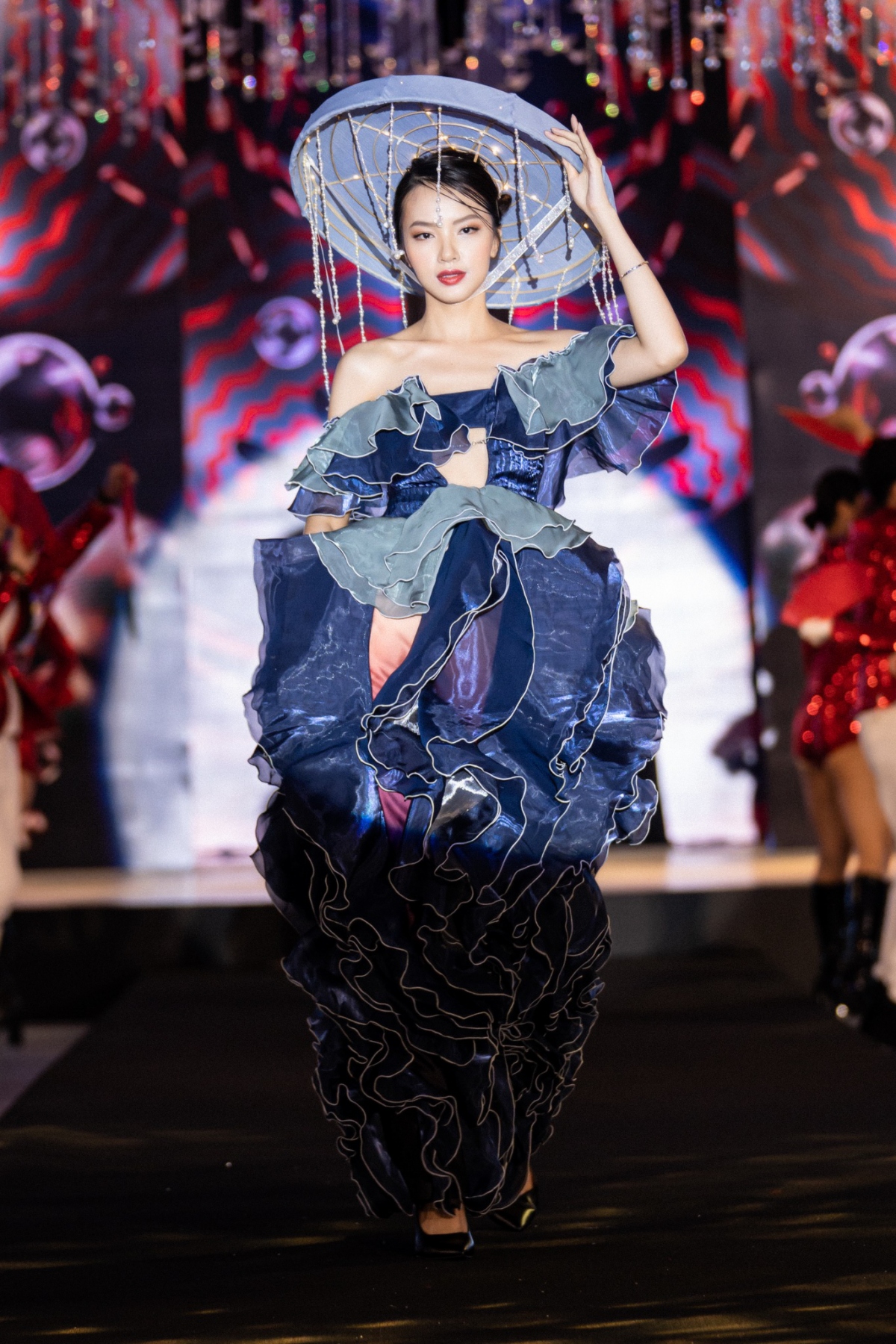 1000 người mẫu hội tụ tại Vietnam International Fashion Tour