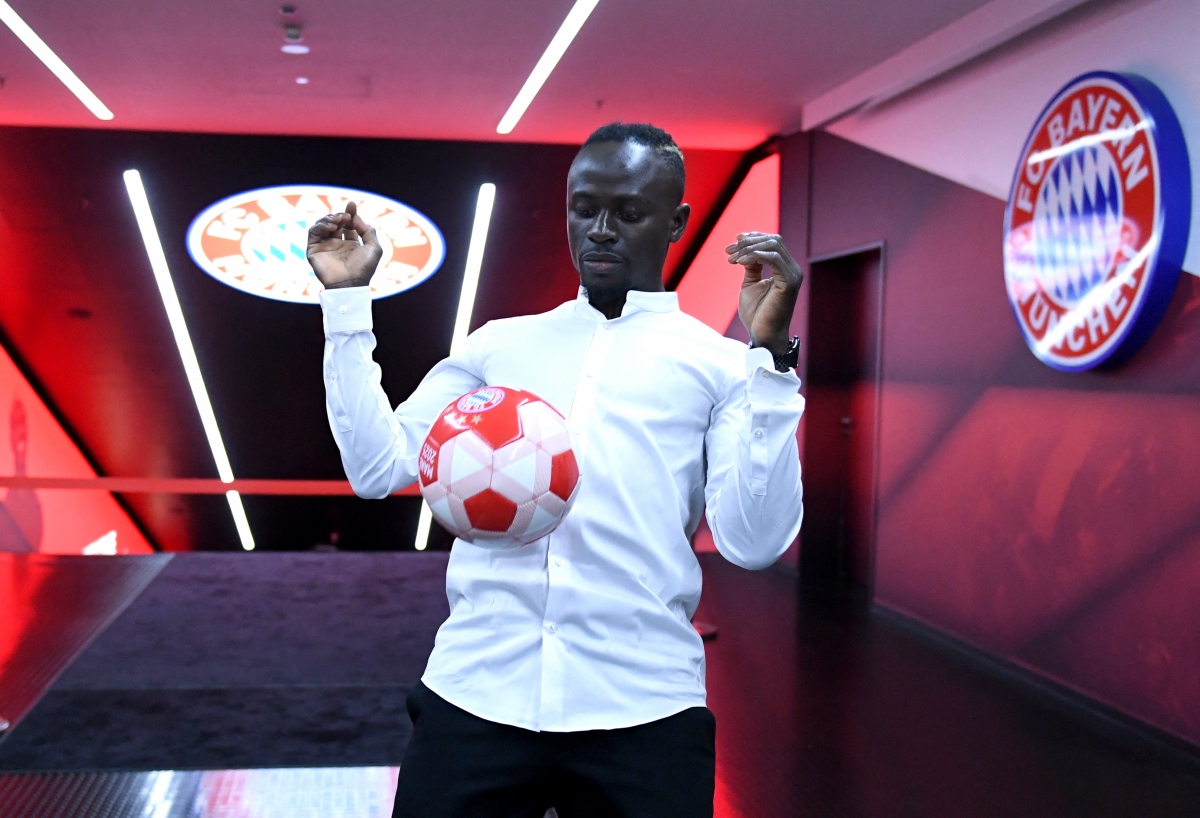 mane khoe cơ bắp cuồn cuộn trước ngày tập luyện cùng bayern munich hình ảnh 6 mane khoe co bap cuon cuon truoc ngay tap luyen cung bayern munich hinh anh 6