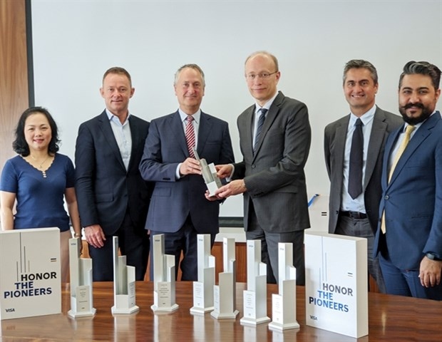 techcombank honoured eight awards by visa picture 1
