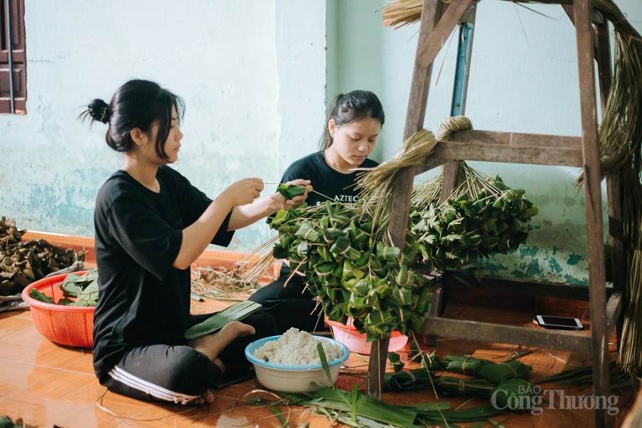 quang nam residents busy making cakes ahead of doan ngo festival picture 3