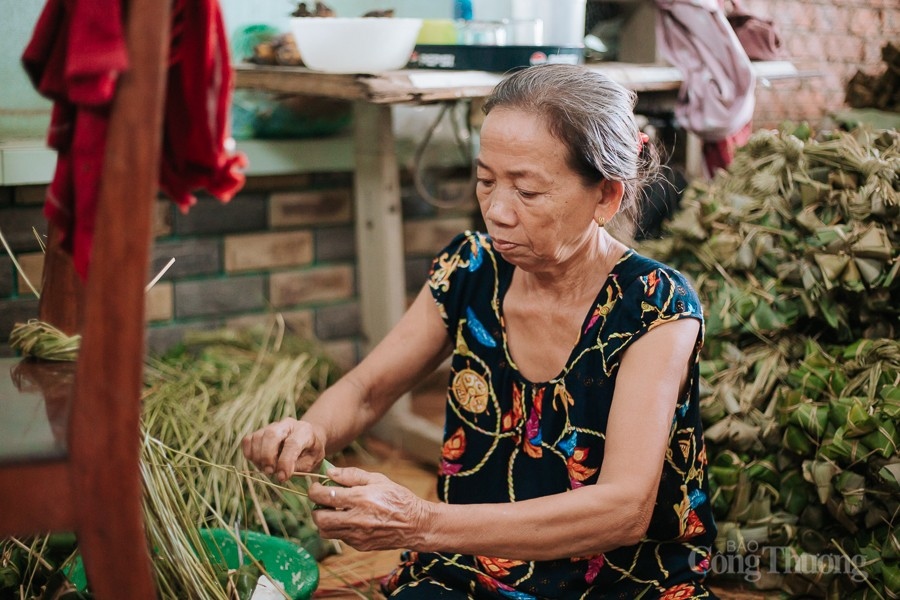 quang nam residents busy making cakes ahead of doan ngo festival picture 4