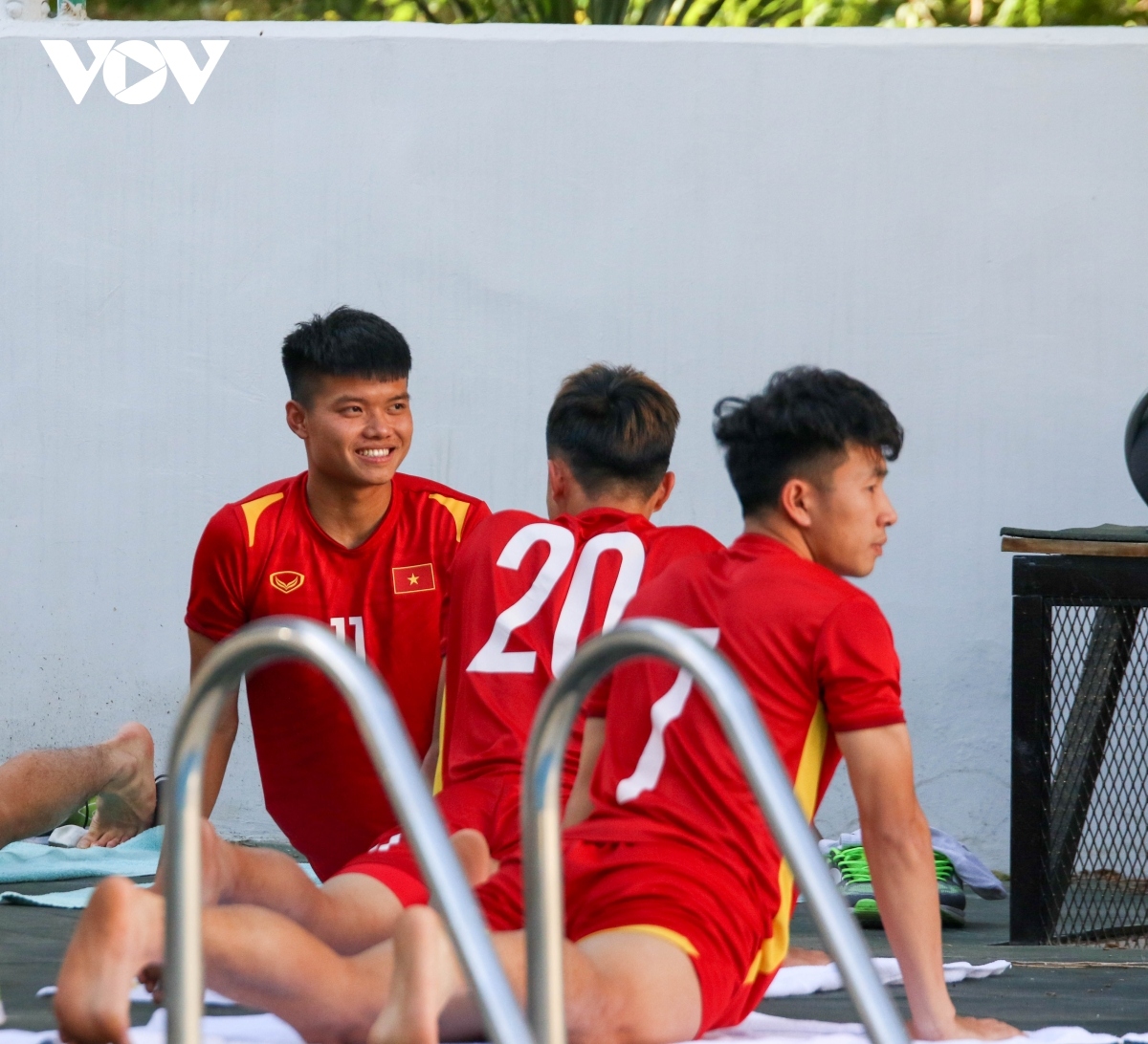 vietnamese players join recovery session after thailand clash picture 4